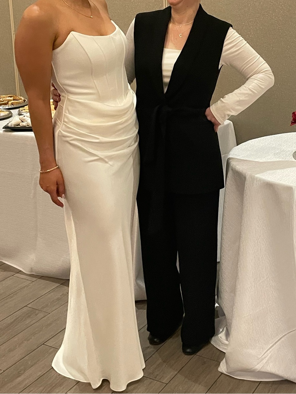 Elegant White Satin Bridal Gown - Classic Strapless Wedding Dress